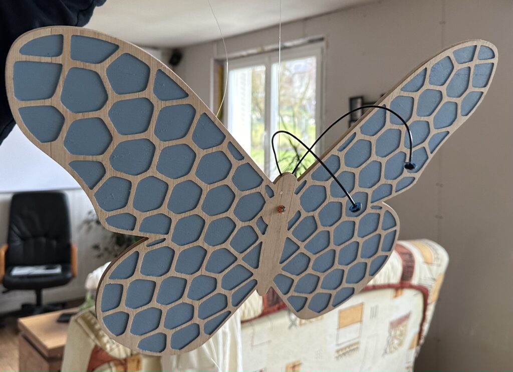 Usinage d'un papillo, pour une chambre d'enfant