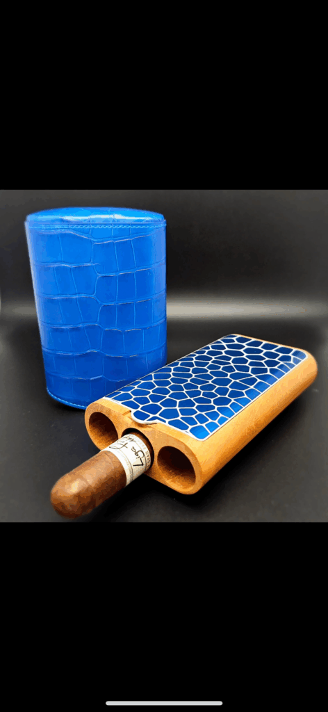 Conception et fabrication de boitier en cèdre espagnol avec intégration de sachets humidificateur.